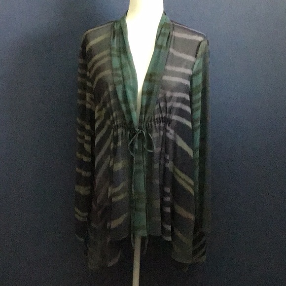 MarlaWynne Tops - Beautiful Light-weight Cover